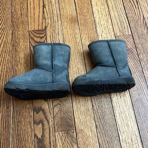 Toddler UGG size 8